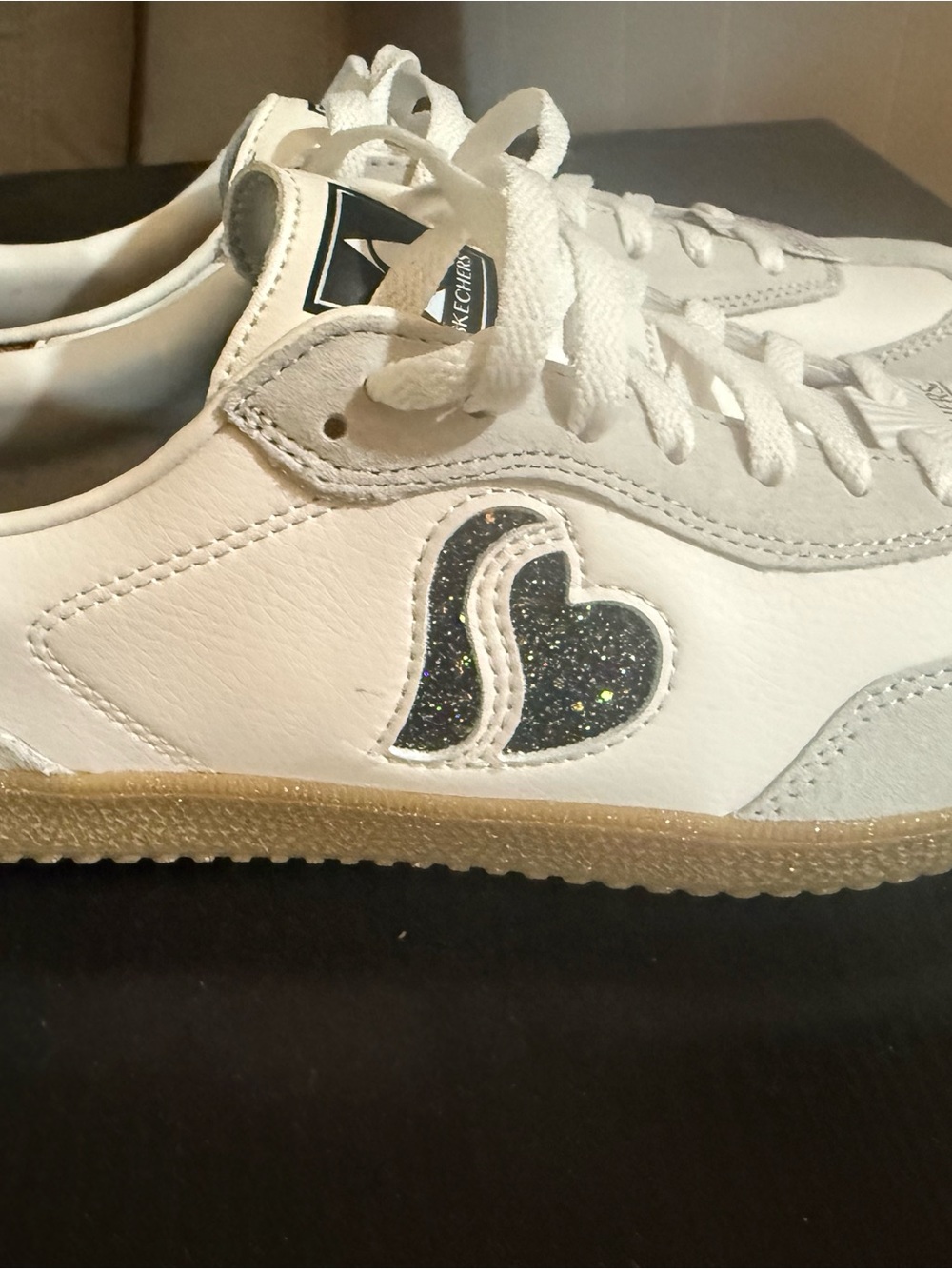 Skechers Women’s Size 9 White Leather Sneakers Iridescent Glitter NWT